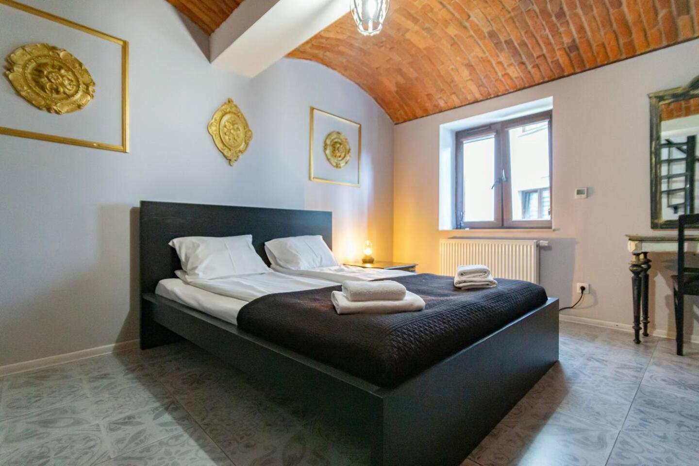 Golden House - Cosy 2 *