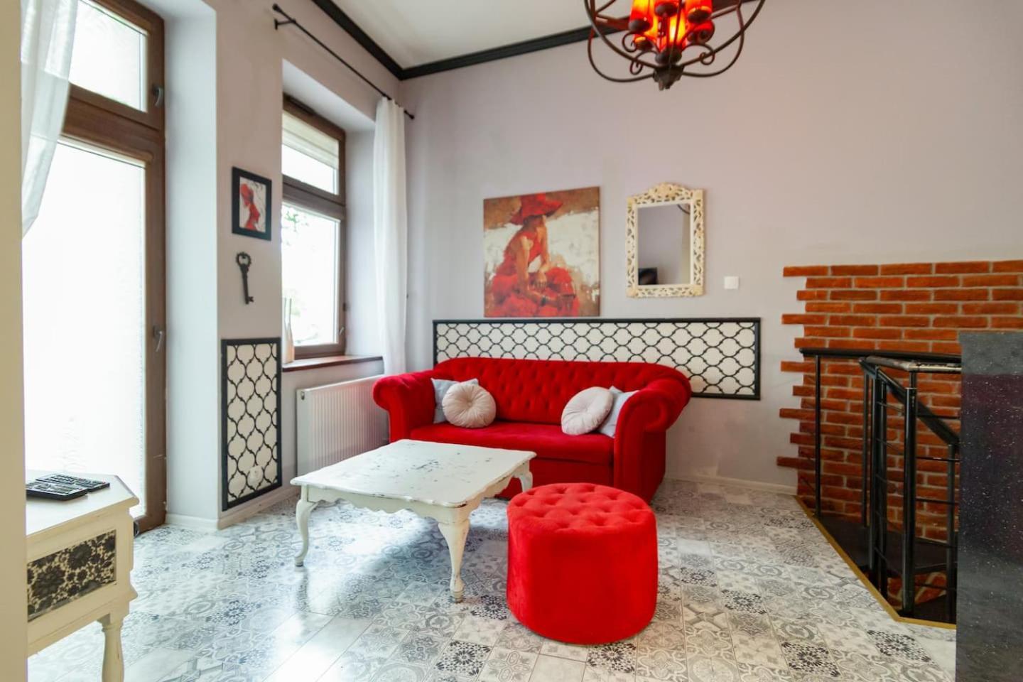Golden House - Cosy 2