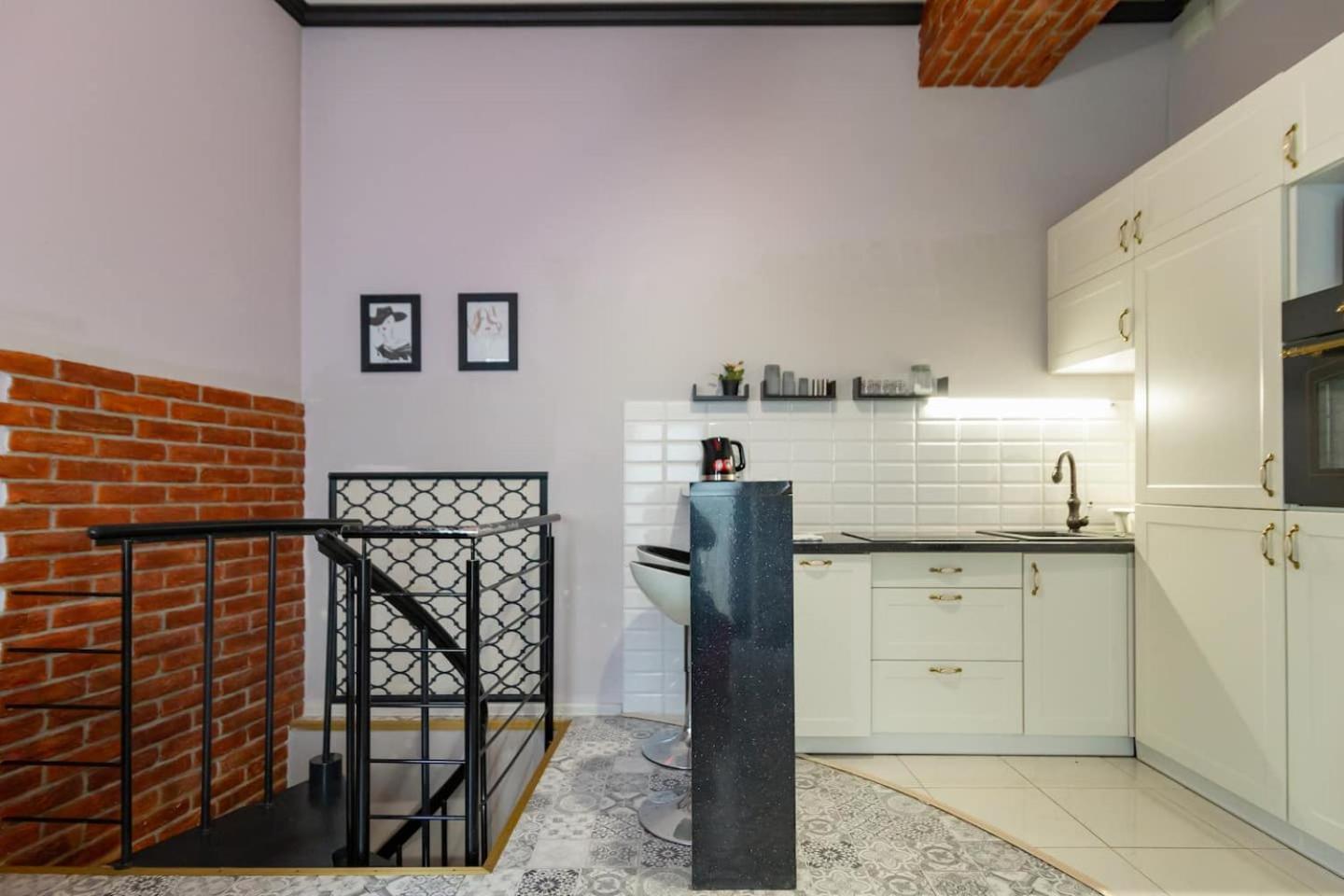 Golden House - Cosy 2